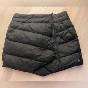 Mint condition, warm, wrap style Indyeva insulated skirt.